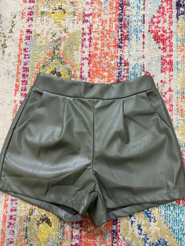 Lee Shorts in Olive