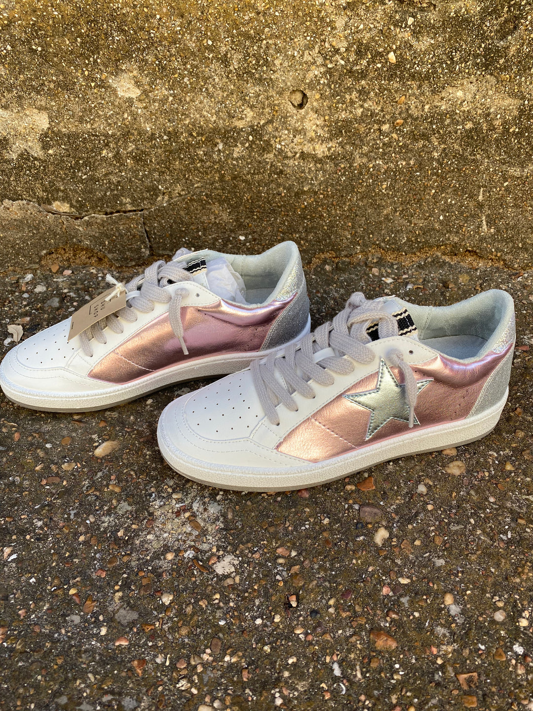 Paz Metallic Pink Sneaker